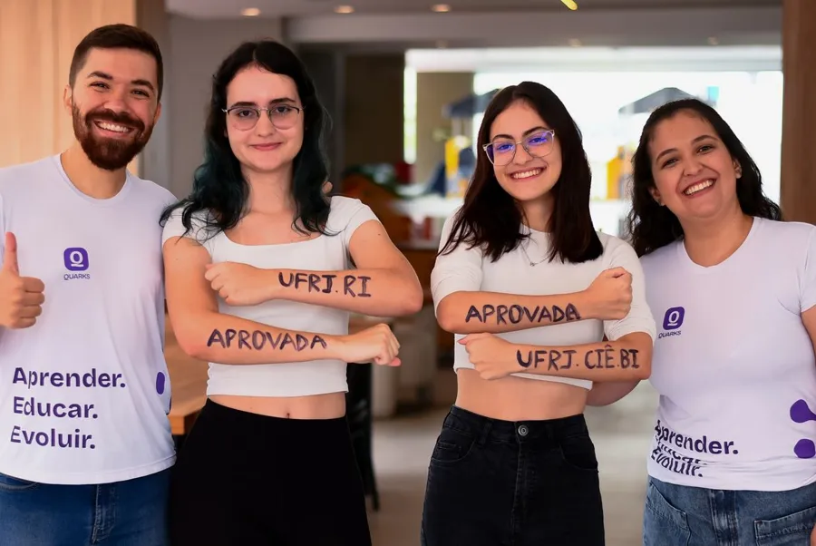 Alunas aprovadas na UFRJ com o Quarks
